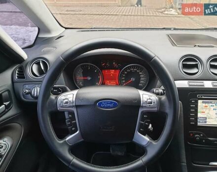 Серый Форд С-Макс, объемом двигателя 2 л и пробегом 312 тыс. км за 8199 $, фото 3 на Automoto.ua