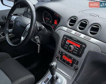 Сірий Форд С-Макс, об'ємом двигуна 2 л та пробігом 213 тис. км за 8250 $, фото 24 на Automoto.ua