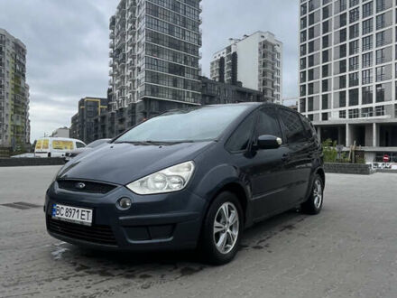 Форд С-Макс 2007 в Львове на Automoto.ua Серый Форд С-Макс, объемом двигателя 2 л и пробегом 408 тыс. км за 7300 $, фото 1 на Automoto.ua