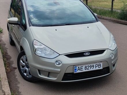Форд С-Макс 2008 в Кривом Роге на Automoto.ua Серый Форд С-Макс, объемом двигателя 2 л и пробегом 305 тыс. км за 6000 $, фото 1 на Automoto.ua