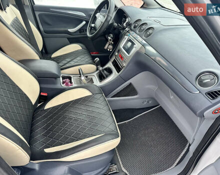 Серый Форд С-Макс, объемом двигателя 2 л и пробегом 300 тыс. км за 7000 $, фото 1 на Automoto.ua