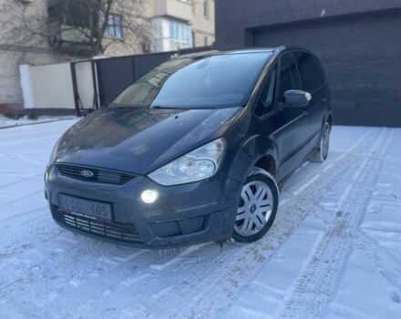 Серый Форд С-Макс, объемом двигателя 2 л и пробегом 300 тыс. км за 2999 $, фото 1 на Automoto.ua