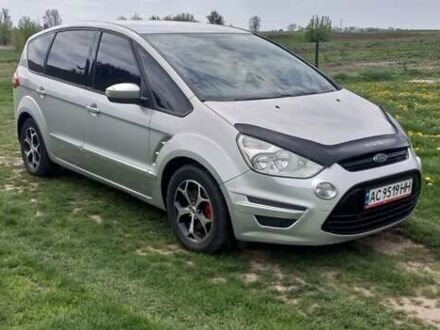 Серый Форд С-Макс, объемом двигателя 2 л и пробегом 203 тыс. км за 9000 $, фото 1 на Automoto.ua