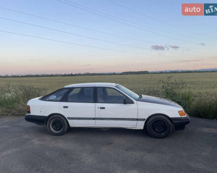 Белый Форд Скорпио, объемом двигателя 2 л и пробегом 330 тыс. км за 1500 $, фото 2 на Automoto.ua