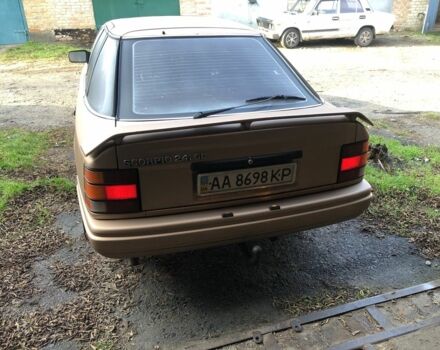 Бежевый Форд Скорпио, объемом двигателя 2.4 л и пробегом 300 тыс. км за 1250 $, фото 3 на Automoto.ua