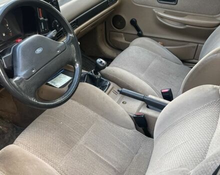 Бежевый Форд Скорпио, объемом двигателя 2 л и пробегом 300 тыс. км за 828 $, фото 2 на Automoto.ua