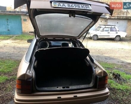 Бежевый Форд Скорпио, объемом двигателя 2.4 л и пробегом 300 тыс. км за 1250 $, фото 10 на Automoto.ua