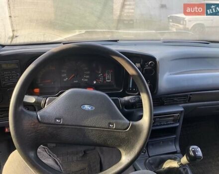 Бежевый Форд Скорпио, объемом двигателя 2.4 л и пробегом 300 тыс. км за 1250 $, фото 9 на Automoto.ua