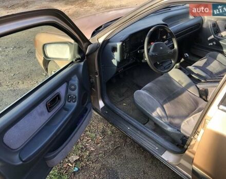 Бежевый Форд Скорпио, объемом двигателя 2.4 л и пробегом 300 тыс. км за 1250 $, фото 5 на Automoto.ua