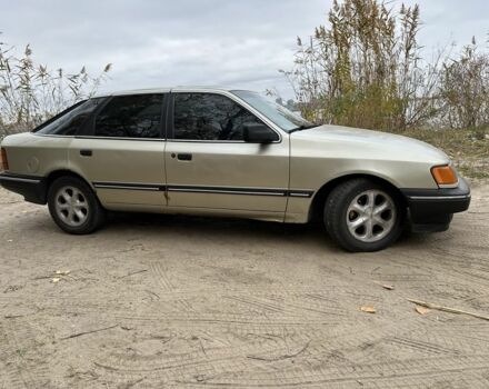 Зелений Форд Скорпіо, об'ємом двигуна 2.4 л та пробігом 418 тис. км за 1000 $, фото 1 на Automoto.ua