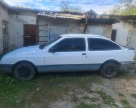 Белый Форд Сиерра, объемом двигателя 1.8 л и пробегом 300 тыс. км за 550 $, фото 1 на Automoto.ua