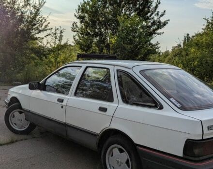 Белый Форд Сиерра, объемом двигателя 2.3 л и пробегом 800 тыс. км за 900 $, фото 4 на Automoto.ua