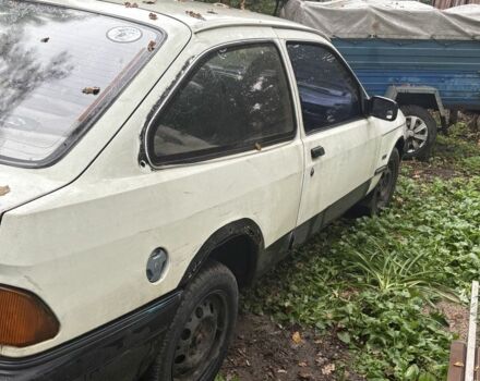 Белый Форд Сиерра, объемом двигателя 1.6 л и пробегом 1000 тыс. км за 479 $, фото 4 на Automoto.ua