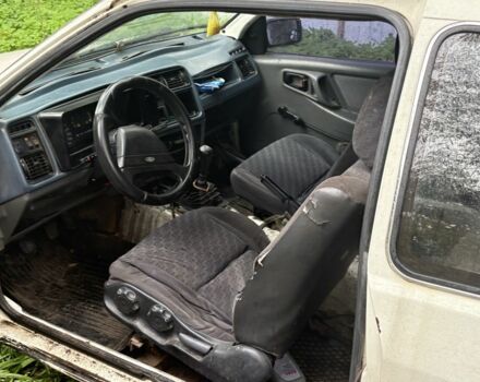 Белый Форд Сиерра, объемом двигателя 1.6 л и пробегом 1000 тыс. км за 479 $, фото 5 на Automoto.ua