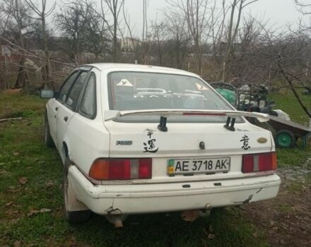 Білий Форд Сієрра, об'ємом двигуна 1.6 л та пробігом 200 тис. км за 400 $, фото 2 на Automoto.ua