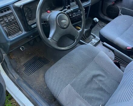 Белый Форд Сиерра, объемом двигателя 1.8 л и пробегом 315 тыс. км за 597 $, фото 4 на Automoto.ua