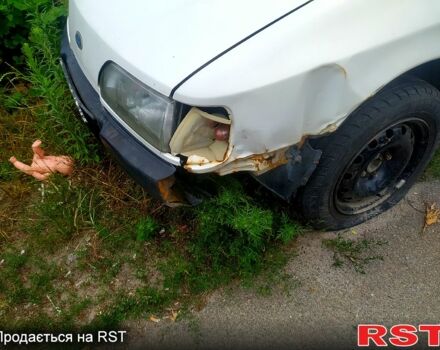 Белый Форд Сиерра, объемом двигателя 2 л и пробегом 350 тыс. км за 350 $, фото 4 на Automoto.ua