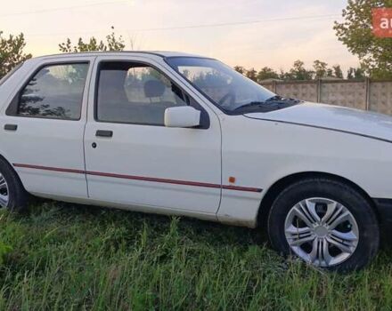 Белый Форд Сиерра, объемом двигателя 1.8 л и пробегом 88 тыс. км за 1300 $, фото 3 на Automoto.ua