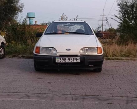 Белый Форд Сиерра, объемом двигателя 2 л и пробегом 1000 тыс. км за 475 $, фото 4 на Automoto.ua