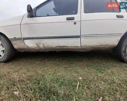 Белый Форд Сиерра, объемом двигателя 2 л и пробегом 300 тыс. км за 650 $, фото 5 на Automoto.ua