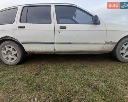 Белый Форд Сиерра, объемом двигателя 2 л и пробегом 300 тыс. км за 650 $, фото 6 на Automoto.ua