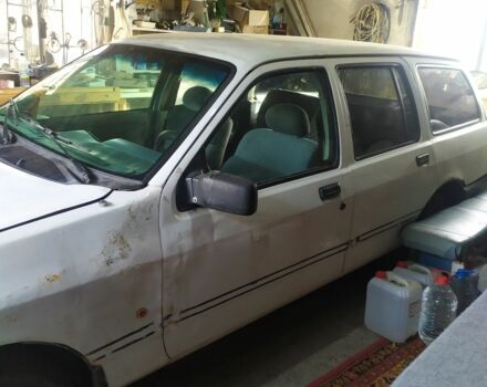 Білий Форд Сієрра, об'ємом двигуна 2 л та пробігом 200 тис. км за 477 $, фото 1 на Automoto.ua