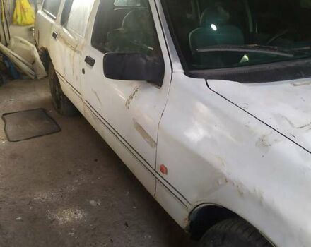 Белый Форд Сиерра, объемом двигателя 2 л и пробегом 200 тыс. км за 477 $, фото 1 на Automoto.ua