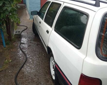 Білий Форд Сієрра, об'ємом двигуна 1.8 л та пробігом 330 тис. км за 1000 $, фото 7 на Automoto.ua