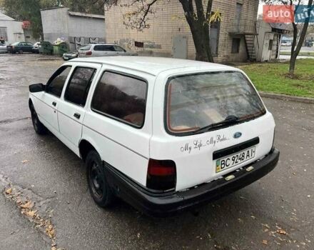 Белый Форд Сиерра, объемом двигателя 1.8 л и пробегом 250 тыс. км за 550 $, фото 2 на Automoto.ua
