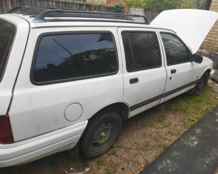 Белый Форд Сиерра, объемом двигателя 1.8 л и пробегом 1000 тыс. км за 700 $, фото 7 на Automoto.ua