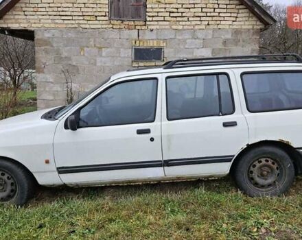 Білий Форд Сієрра, об'ємом двигуна 1.8 л та пробігом 68 тис. км за 1100 $, фото 2 на Automoto.ua