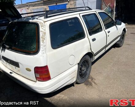 Белый Форд Сиерра, объемом двигателя 1.6 л и пробегом 189 тыс. км за 300 $, фото 3 на Automoto.ua