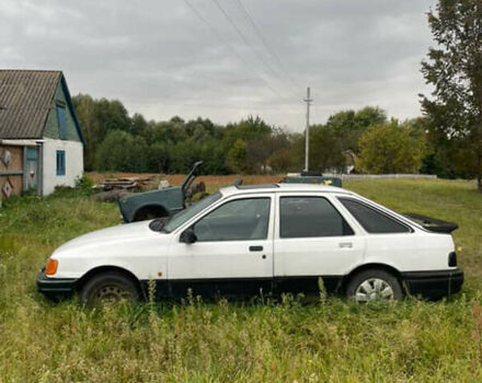 Белый Форд Сиерра, объемом двигателя 2 л и пробегом 500 тыс. км за 350 $, фото 2 на Automoto.ua