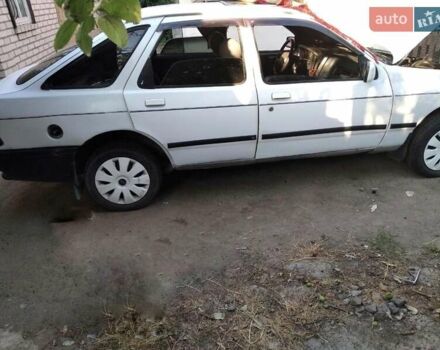 Белый Форд Сиерра, объемом двигателя 2.3 л и пробегом 200 тыс. км за 399 $, фото 1 на Automoto.ua