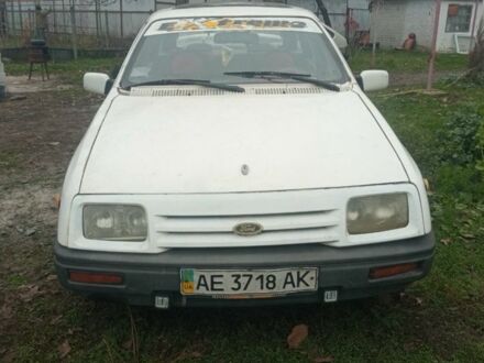 Белый Форд Сиерра, объемом двигателя 1.6 л и пробегом 200 тыс. км за 400 $, фото 1 на Automoto.ua