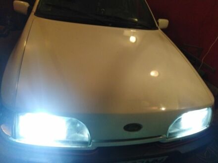 Белый Форд Сиерра, объемом двигателя 1.8 л и пробегом 300 тыс. км за 710 $, фото 1 на Automoto.ua