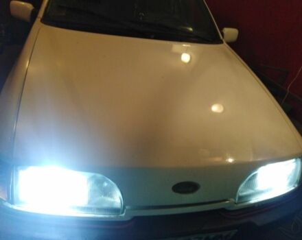 Белый Форд Сиерра, объемом двигателя 1.8 л и пробегом 300 тыс. км за 710 $, фото 1 на Automoto.ua