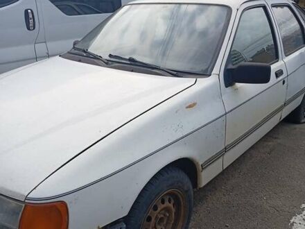 Форд Сиерра 1988 в Черновцах на Automoto.ua Белый Форд Сиерра, объемом двигателя 2 л и пробегом 120 тыс. км за 700 $, фото 1 на Automoto.ua