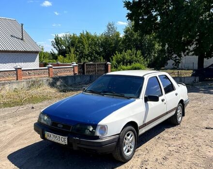 Белый Форд Сиерра, объемом двигателя 2 л и пробегом 333 тыс. км за 1100 $, фото 1 на Automoto.ua