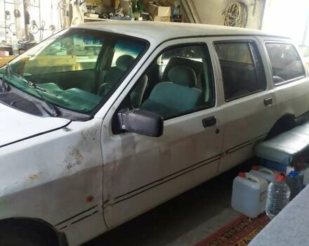 Белый Форд Сиерра, объемом двигателя 2 л и пробегом 200 тыс. км за 477 $, фото 1 на Automoto.ua