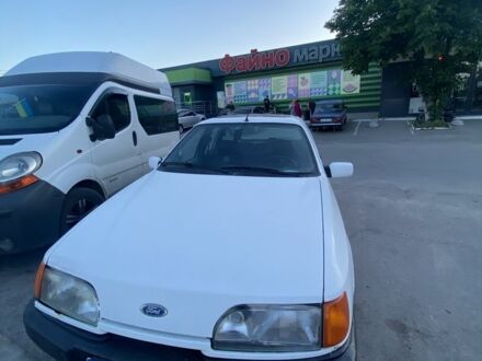 Форд Сиерра 1988 в Кропивницком (Кировограде) на Automoto.ua Белый Форд Сиерра, объемом двигателя 2 л и пробегом 37 тыс. км за 605 $, фото 1 на Automoto.ua