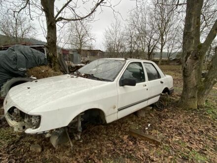 Белый Форд Сиерра, объемом двигателя 1.8 л и пробегом 320 тыс. км за 237 $, фото 1 на Automoto.ua