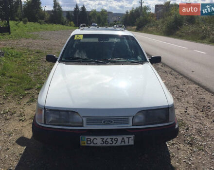 Белый Форд Сиерра, объемом двигателя 1.8 л и пробегом 82 тыс. км за 2400 $, фото 1 на Automoto.ua