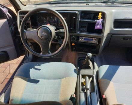 Форд Сієрра 1987 у Ужгороді на Automoto.ua Фіолетовий Форд Сієрра, об'ємом двигуна 2 л та пробігом 90 тис. км за 2000 $, фото 9 на Automoto.ua