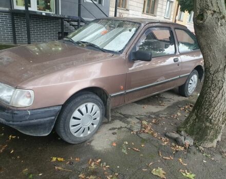 Коричневый Форд Сиерра, объемом двигателя 1.8 л и пробегом 140 тыс. км за 2000 $, фото 3 на Automoto.ua