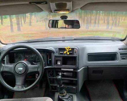 Красный Форд Сиерра, объемом двигателя 1.99 л и пробегом 250 тыс. км за 1500 $, фото 7 на Automoto.ua