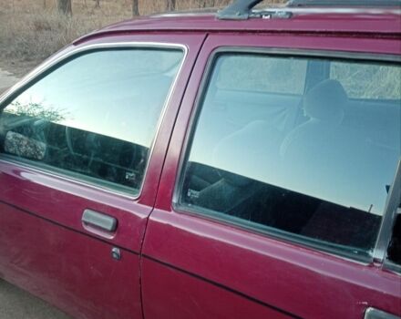 Красный Форд Сиерра, объемом двигателя 2 л и пробегом 190 тыс. км за 430 $, фото 1 на Automoto.ua