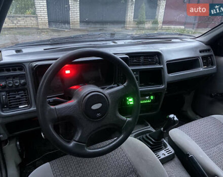 Красный Форд Сиерра, объемом двигателя 2.3 л и пробегом 350 тыс. км за 1350 $, фото 4 на Automoto.ua