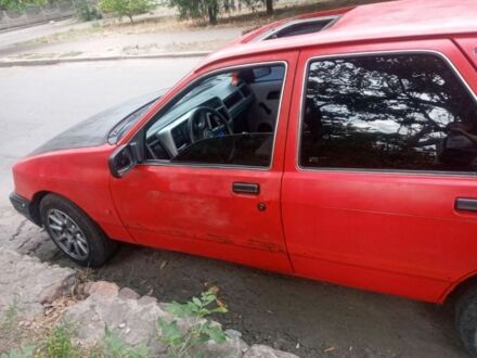 Красный Форд Сиерра, объемом двигателя 2 л и пробегом 180 тыс. км за 237 $, фото 1 на Automoto.ua