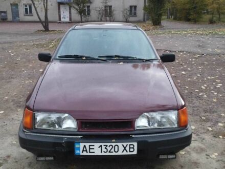 Форд Сиерра 1991 в Кривом Роге на Automoto.ua Красный Форд Сиерра, объемом двигателя 1.6 л и пробегом 170 тыс. км за 1500 $, фото 1 на Automoto.ua